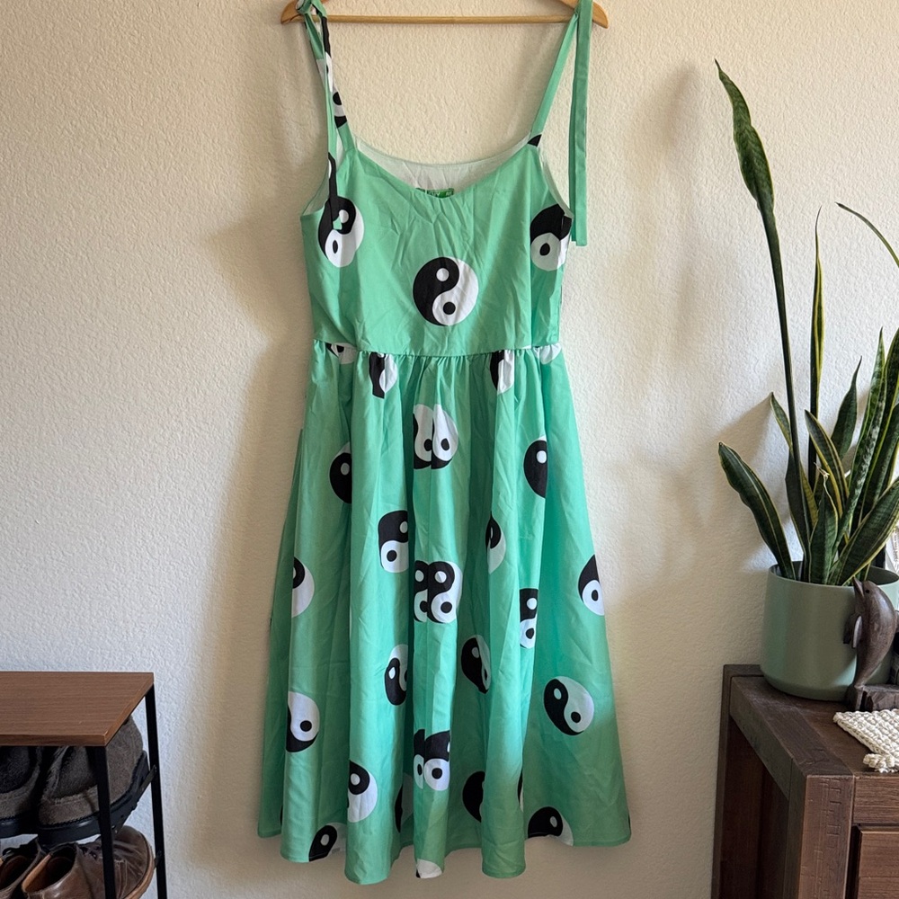 Mint Yin Yang Patterned Midi Dress